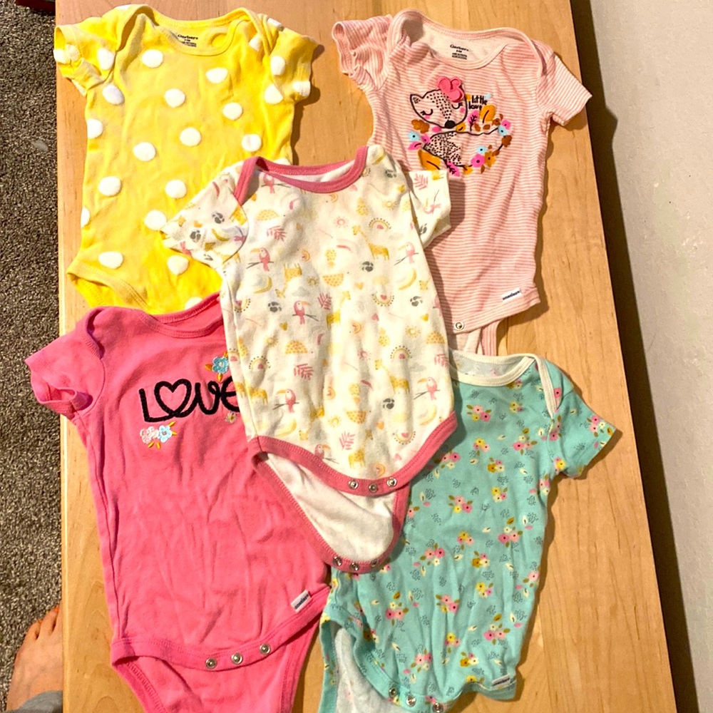 5 pack of 6-9 month onesies